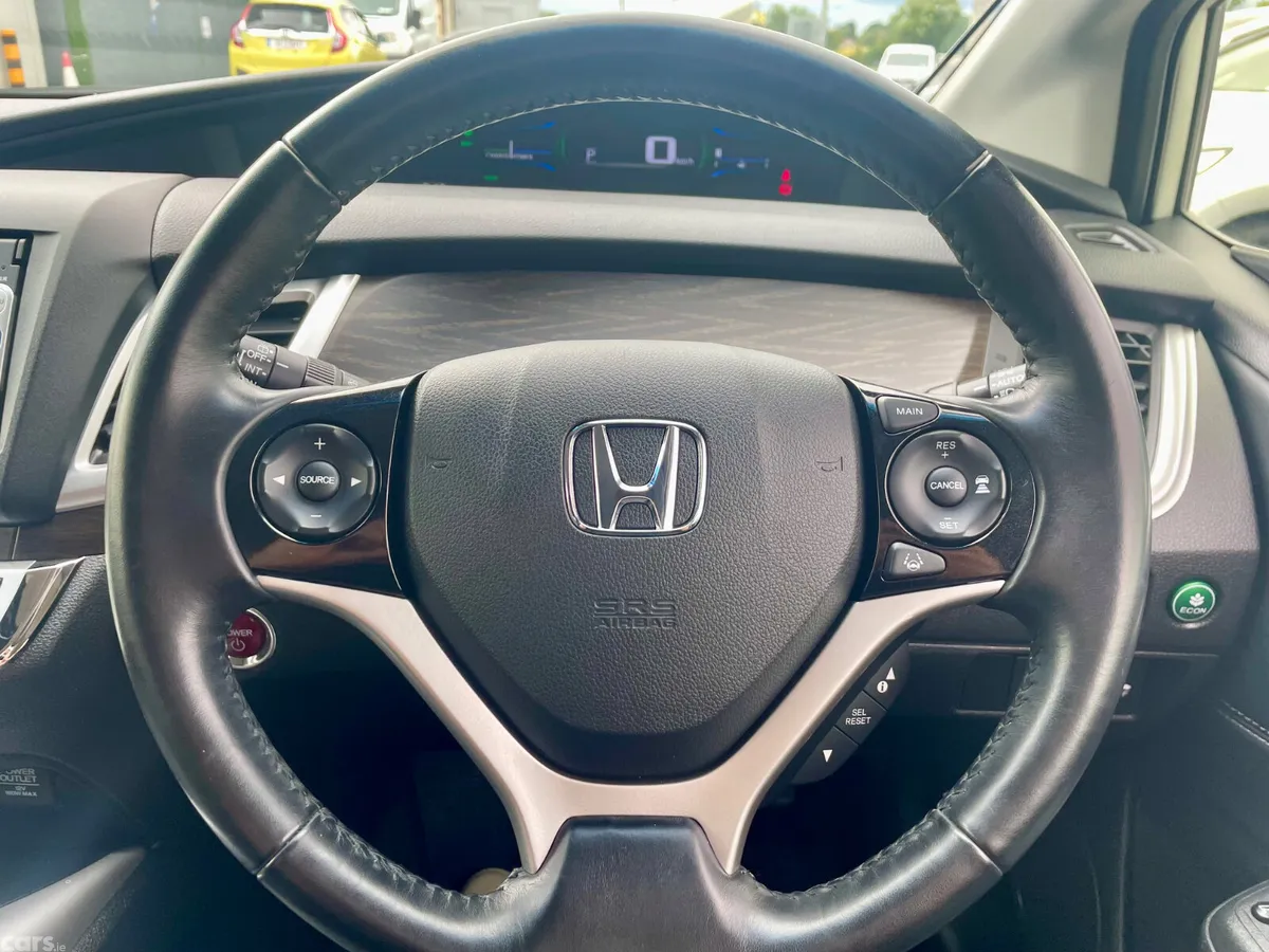 Honda Jade MPV, Petrol Hybrid, 2015, White