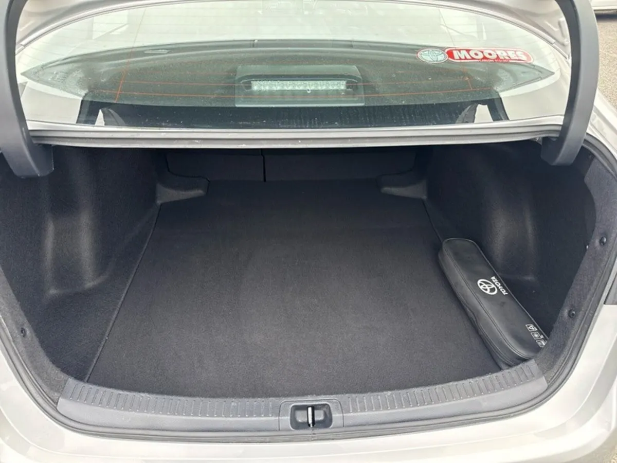 Toyota Corolla Saloon, Petrol Hybrid, 2021, Grey