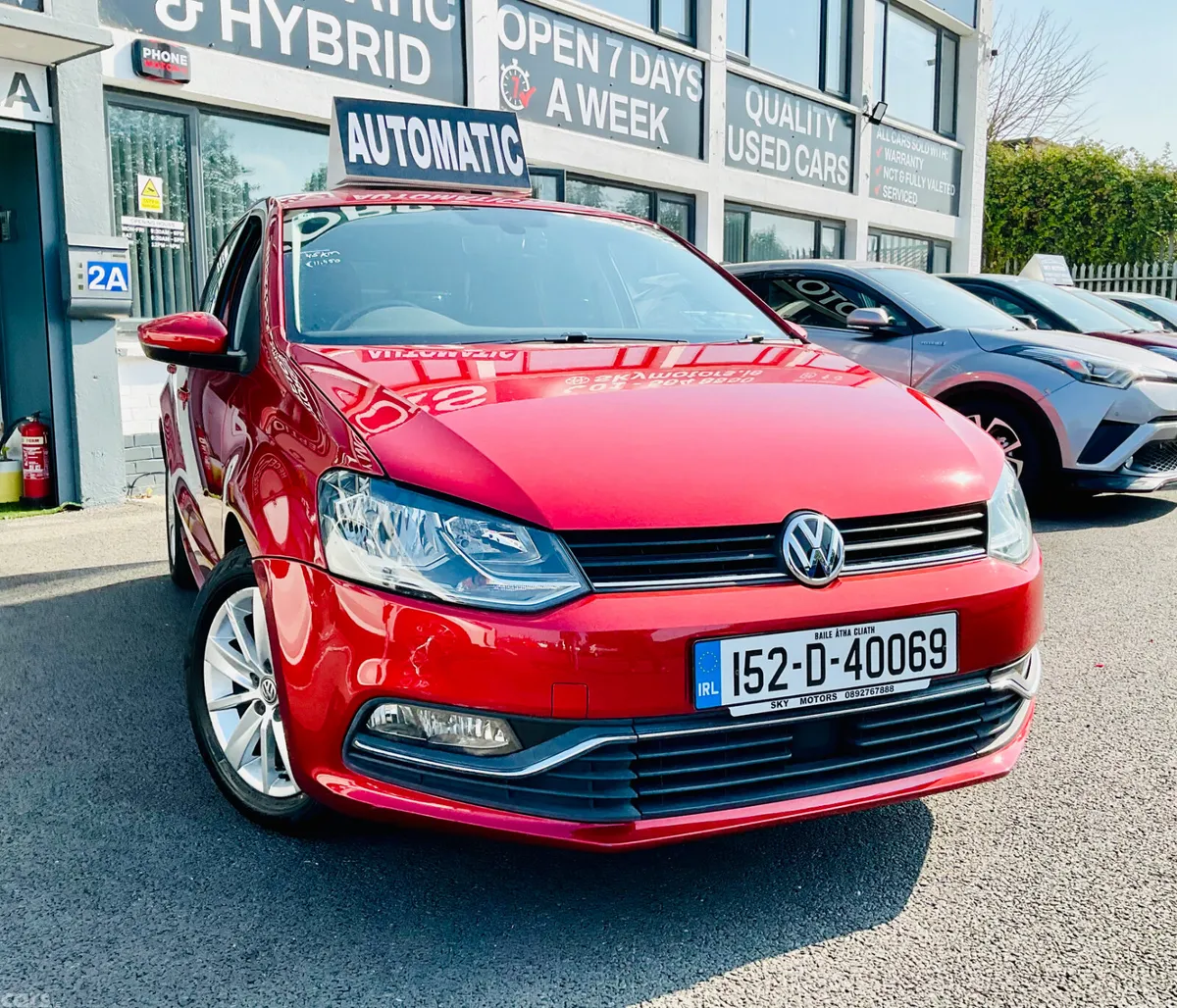 Volkswagen Polo Hatchback, Petrol, 2015, Red