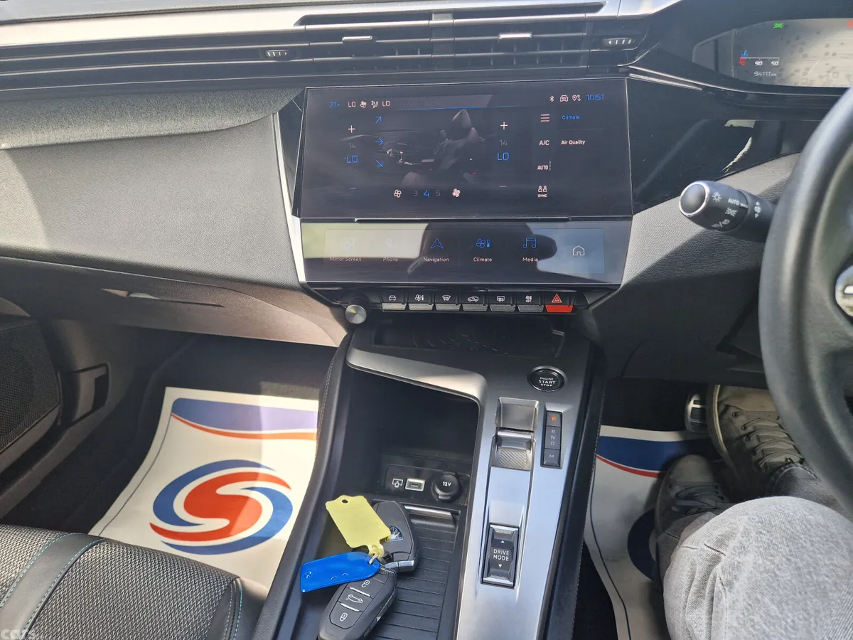 Peugeot 308 Hatchback, Petrol, 2022, Black