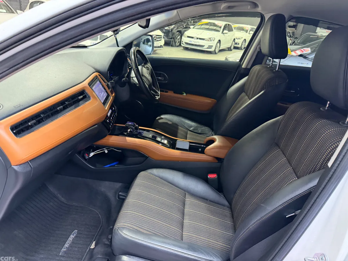 Honda Vezel Estate, Petrol Hybrid, 2015, White