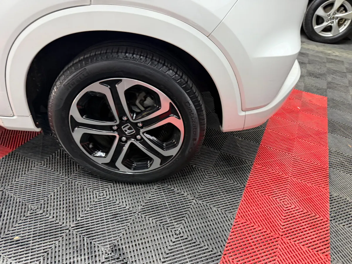 Honda Vezel Estate, Petrol Hybrid, 2015, White