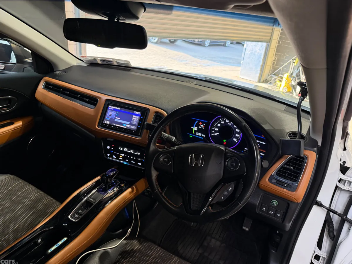 Honda Vezel Estate, Petrol Hybrid, 2015, White