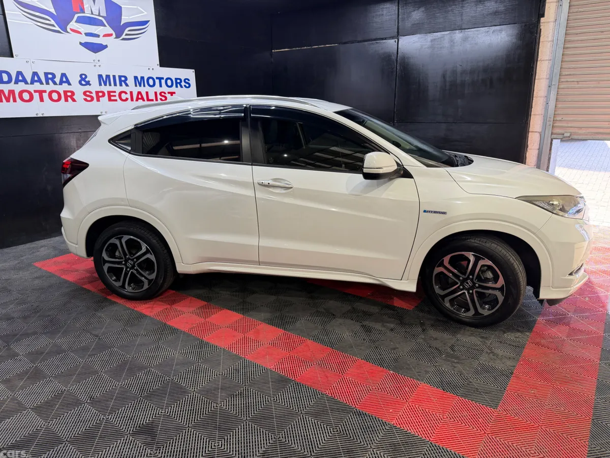 Honda Vezel Estate, Petrol Hybrid, 2015, White