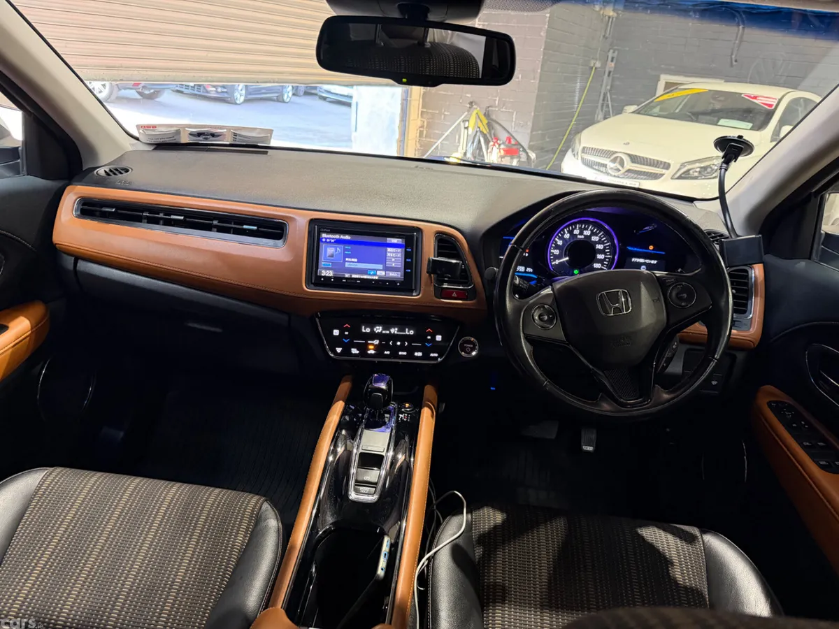Honda Vezel Estate, Petrol Hybrid, 2015, White