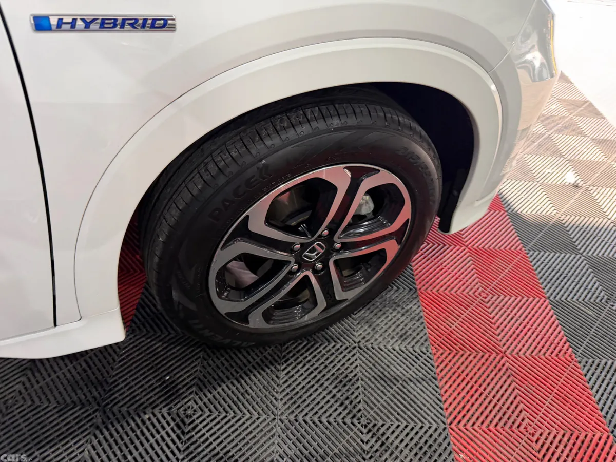 Honda Vezel Estate, Petrol Hybrid, 2015, White