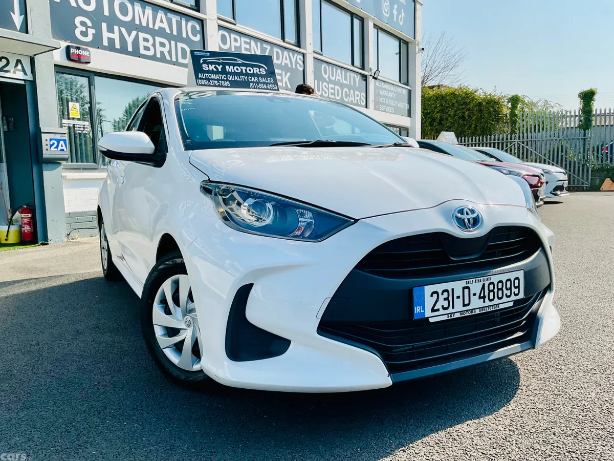 Toyota Yaris Hatchback, Petrol Hybrid, 2023, White