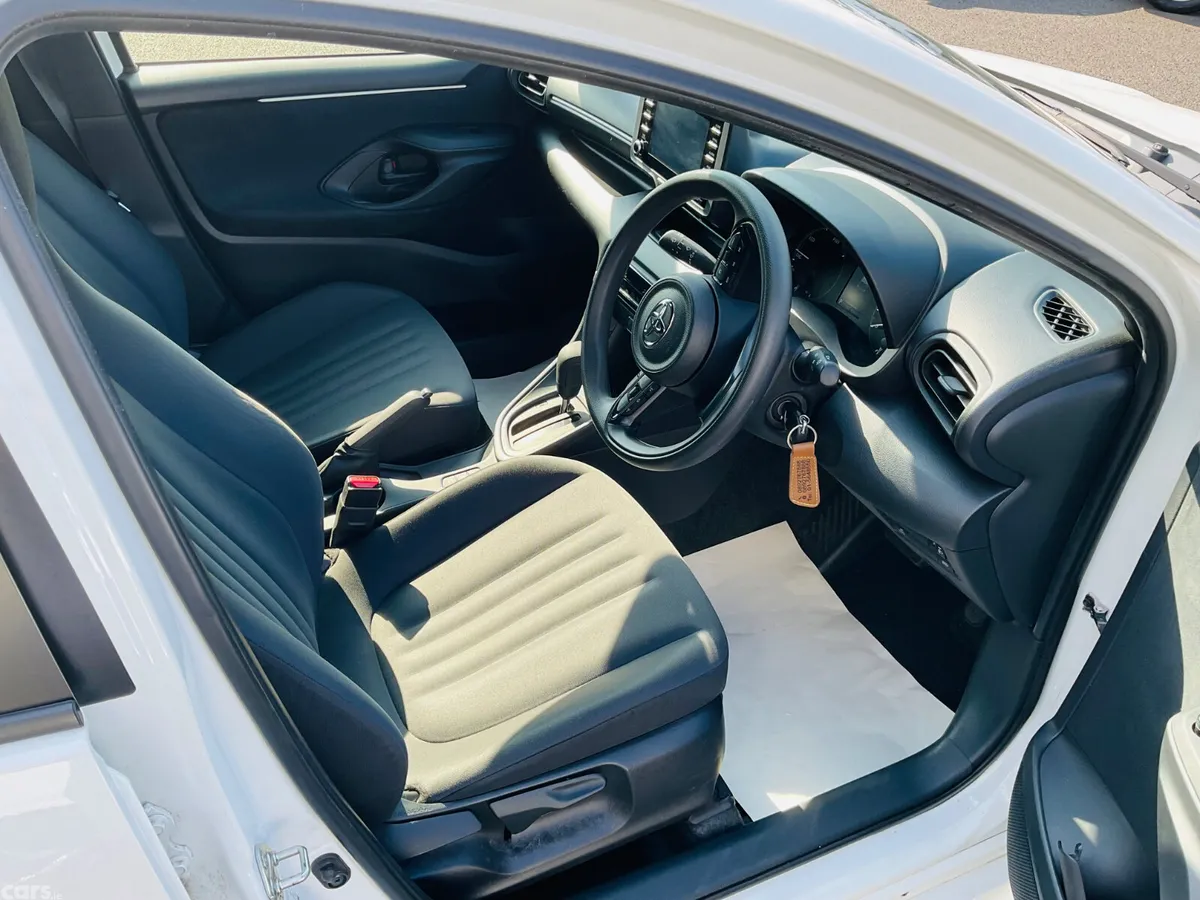 Toyota Yaris Hatchback, Petrol Hybrid, 2023, White
