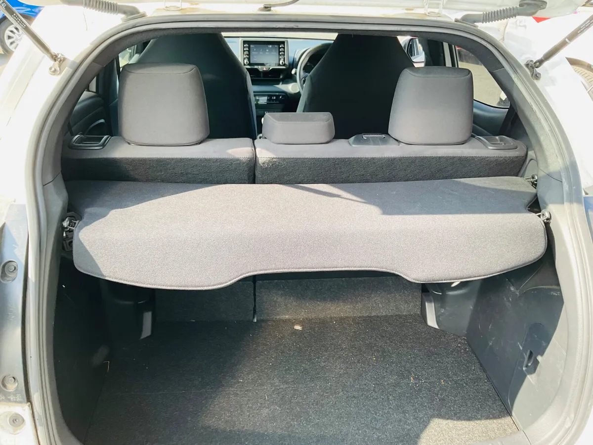 Toyota Yaris Hatchback, Petrol Hybrid, 2023, White