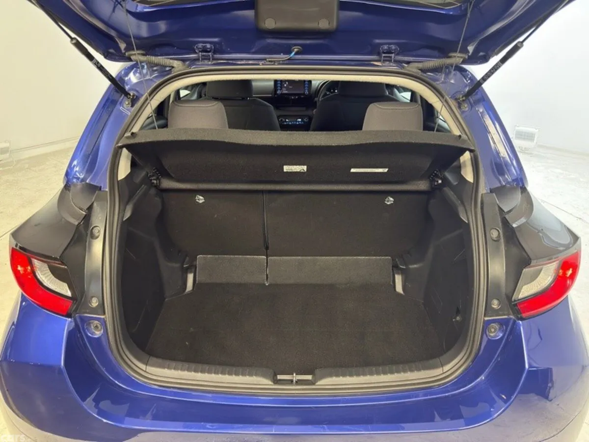 Toyota Yaris Hatchback, Petrol Hybrid, 2023, Blue