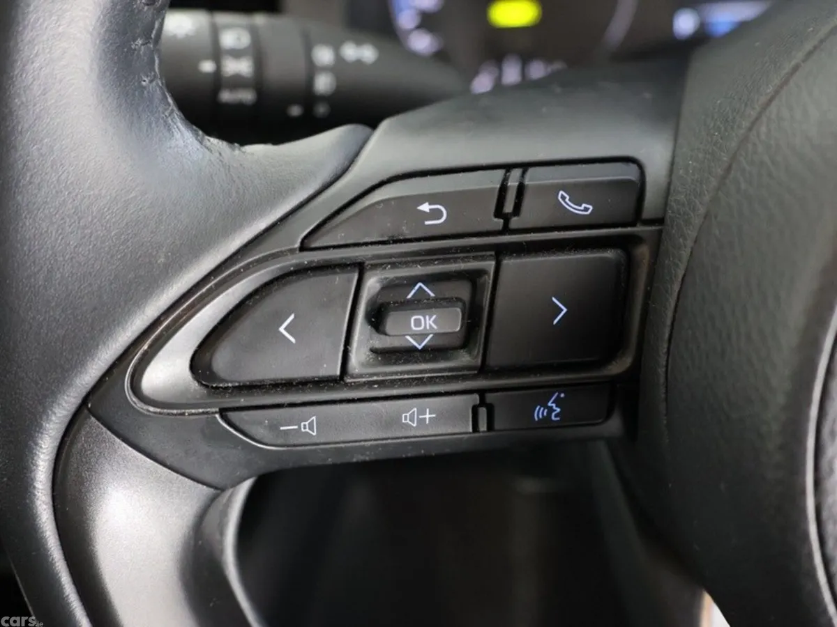 Toyota Yaris Hatchback, Petrol Hybrid, 2023, Blue