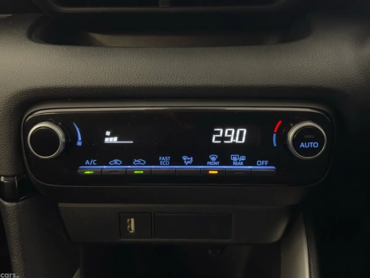 Toyota Yaris Hatchback, Petrol Hybrid, 2023, Blue
