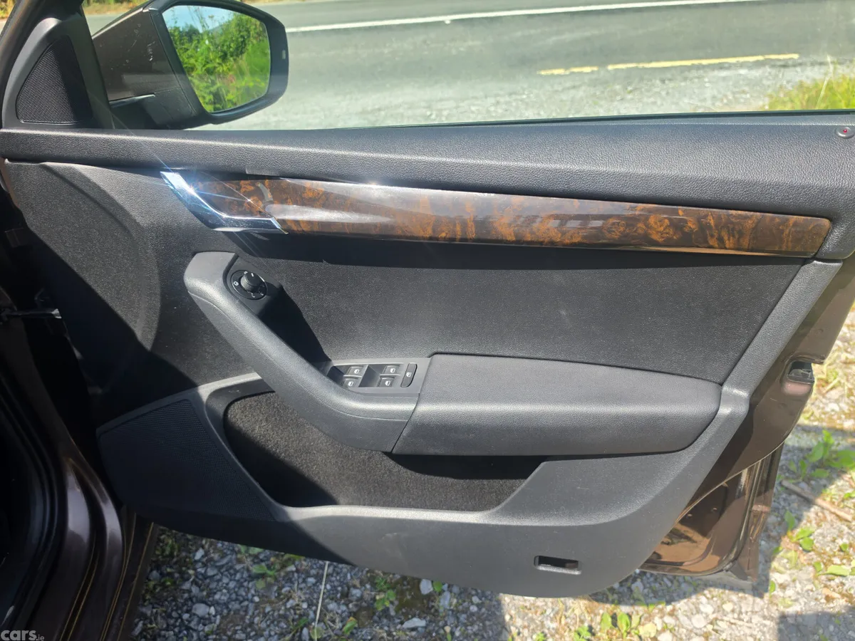 Skoda Octavia Saloon, Diesel, 2015, Brown