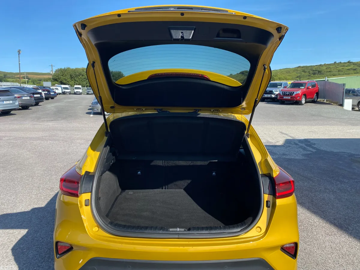 Kia XCeed Hatchback, Petrol, 2020, Yellow