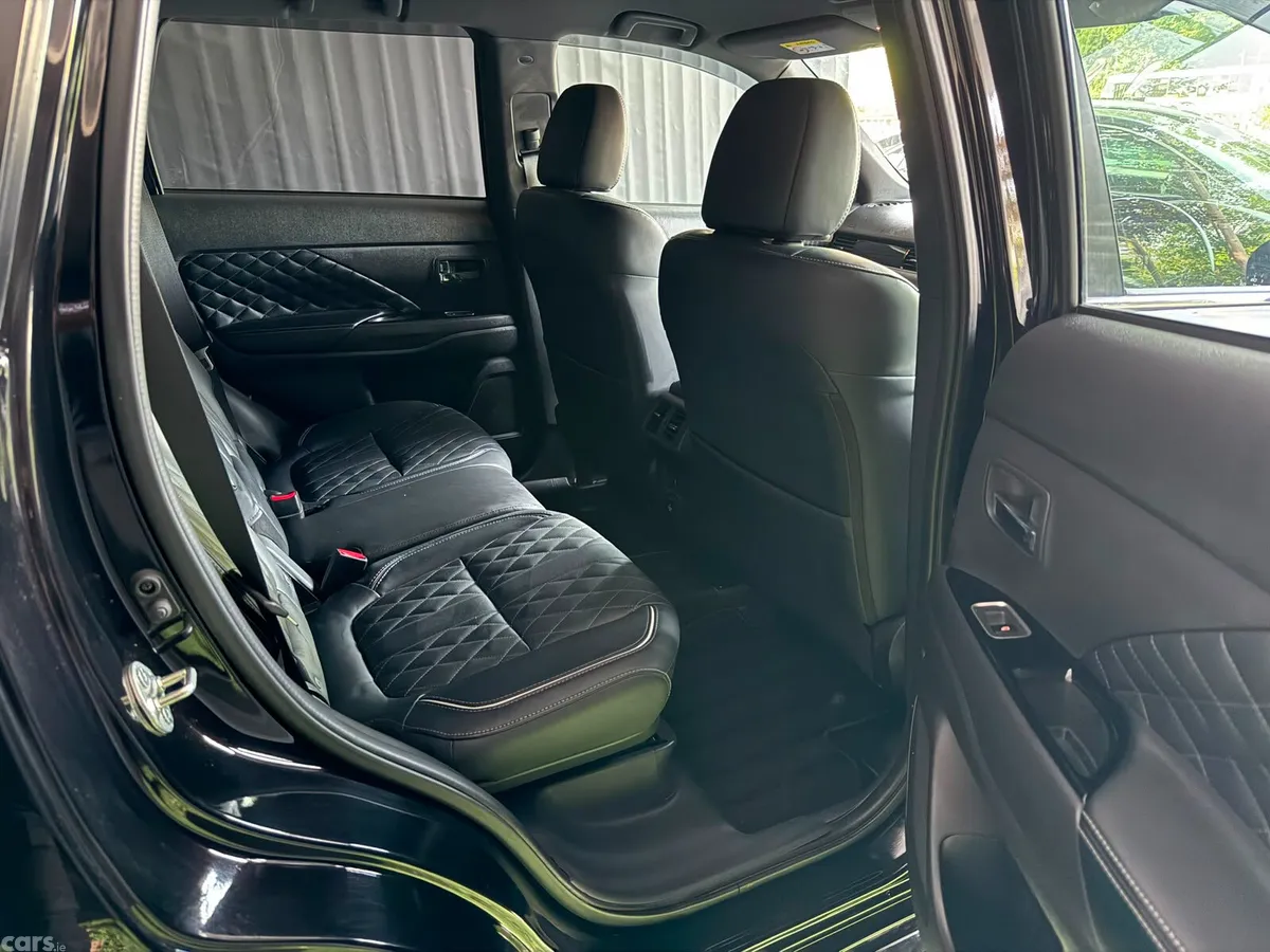 Mitsubishi Outlander SUV, Petrol Plug-in Hybrid, 2021, Black