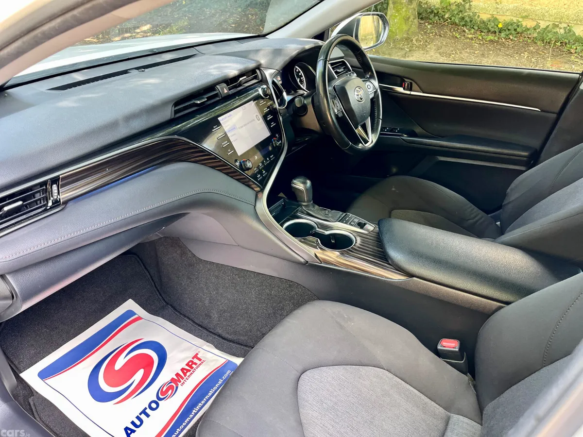 Toyota Camry Saloon, Petrol Hybrid, 2021, White