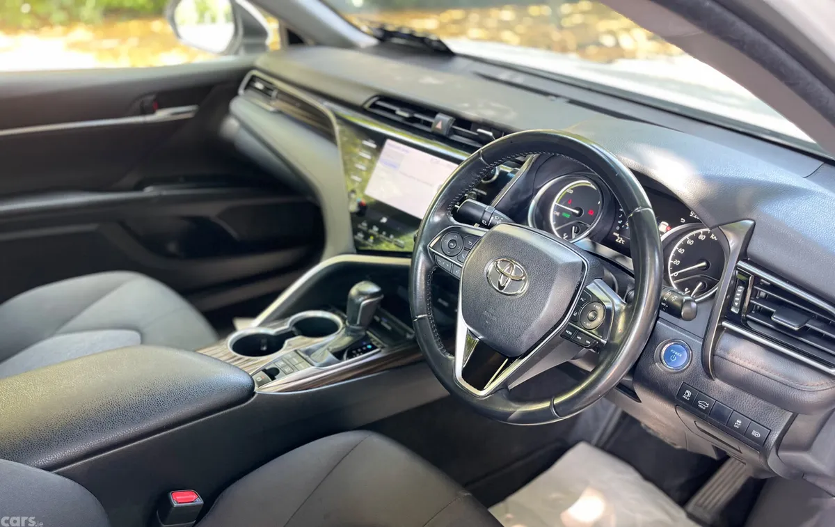 Toyota Camry Saloon, Petrol Hybrid, 2021, White