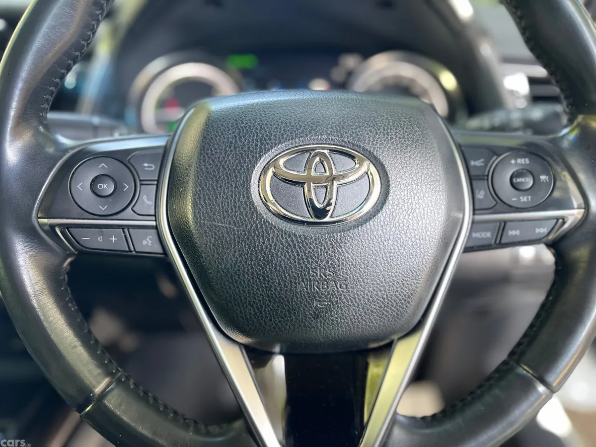 Toyota Camry Saloon, Petrol Hybrid, 2021, White