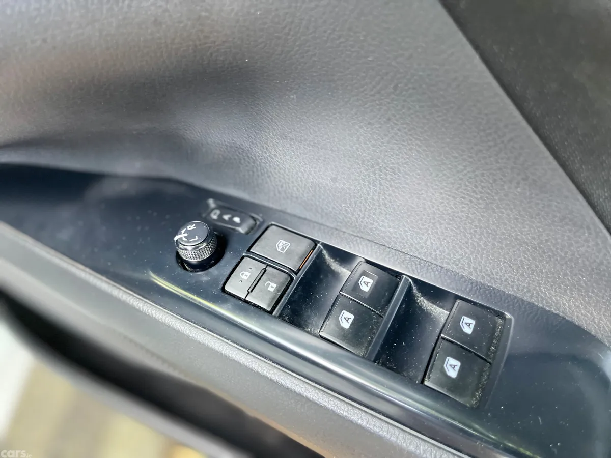 Toyota Camry Saloon, Petrol Hybrid, 2021, White