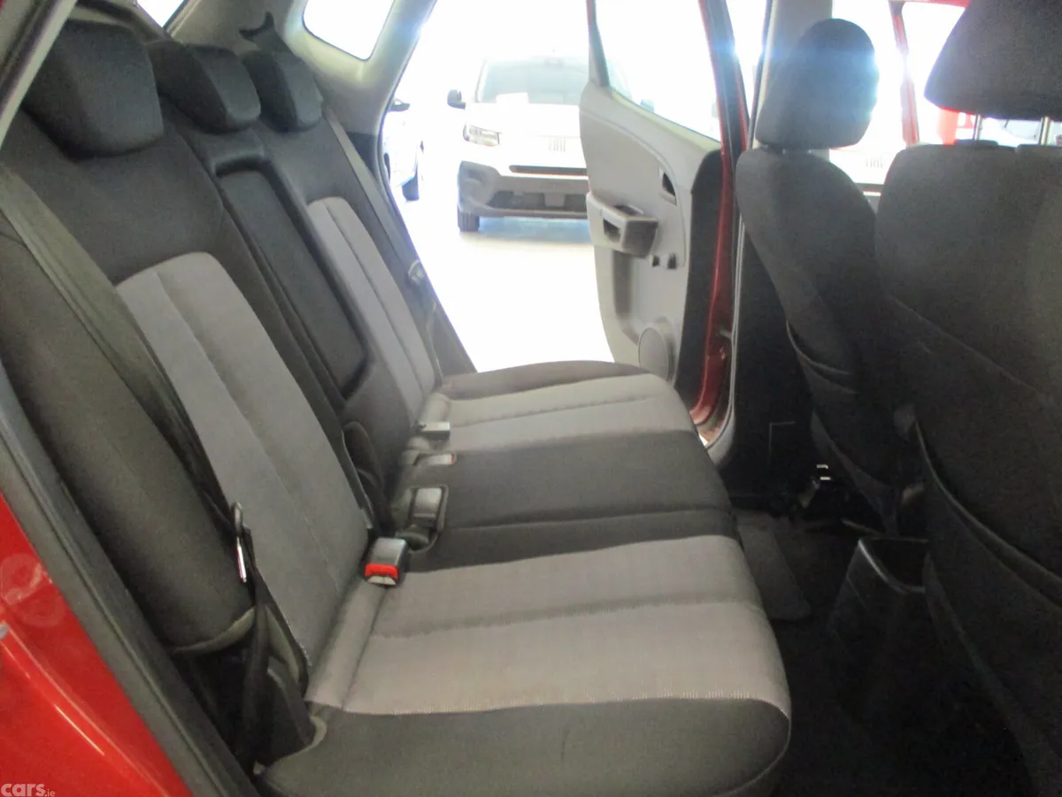 Kia Venga Hatchback, Petrol, 2017, Red