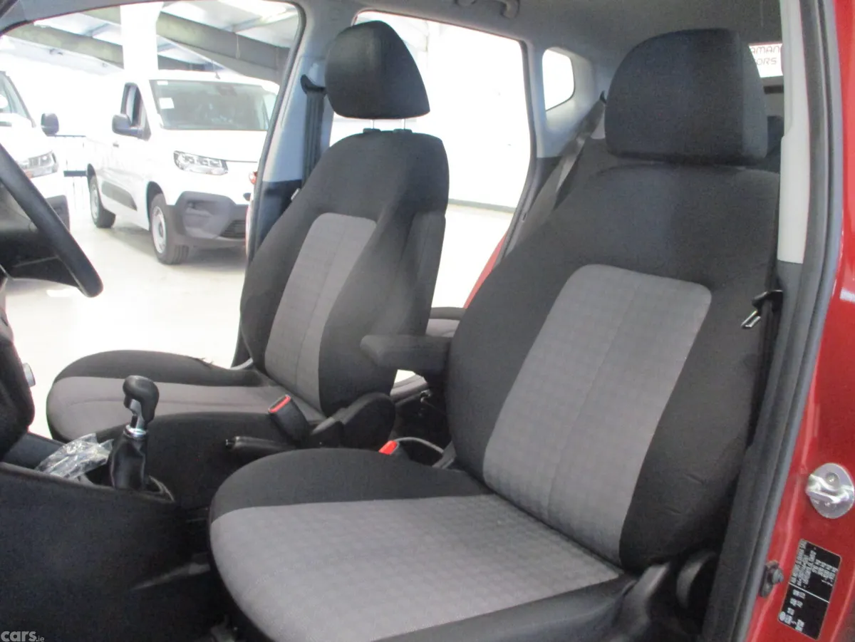 Kia Venga Hatchback, Petrol, 2017, Red