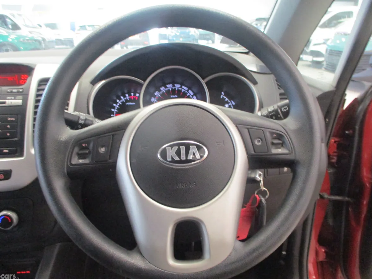 Kia Venga Hatchback, Petrol, 2017, Red