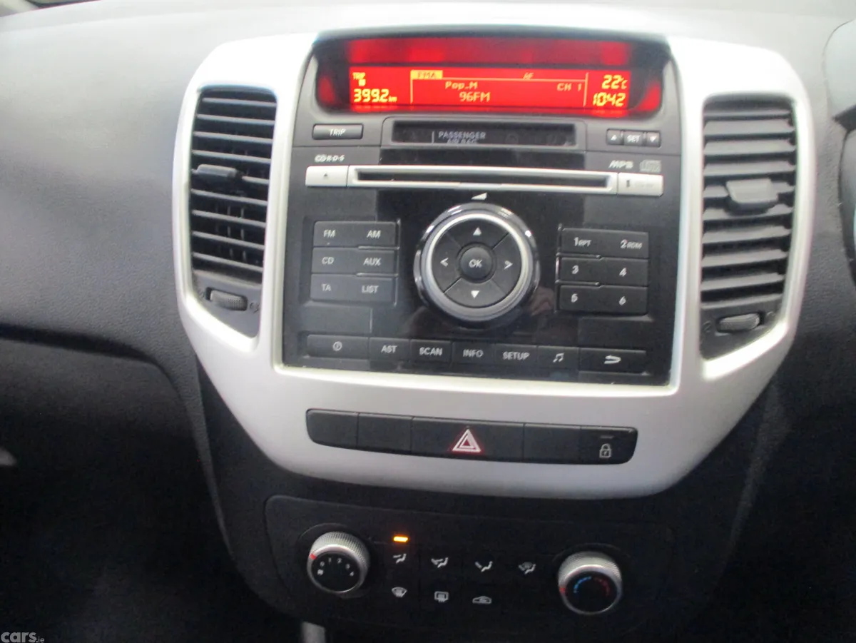 Kia Venga Hatchback, Petrol, 2017, Red