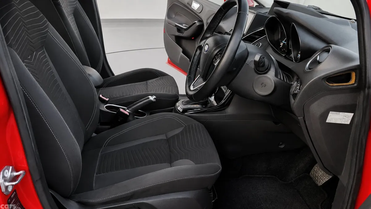 Ford Fiesta Hatchback, Petrol, 2015, Red