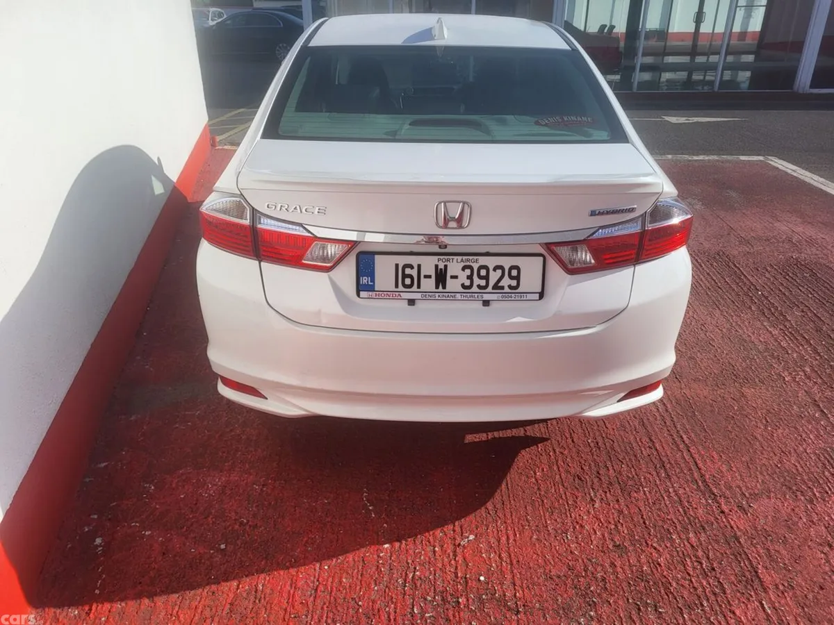 Honda Grace Saloon, Petrol Hybrid, 2016, White