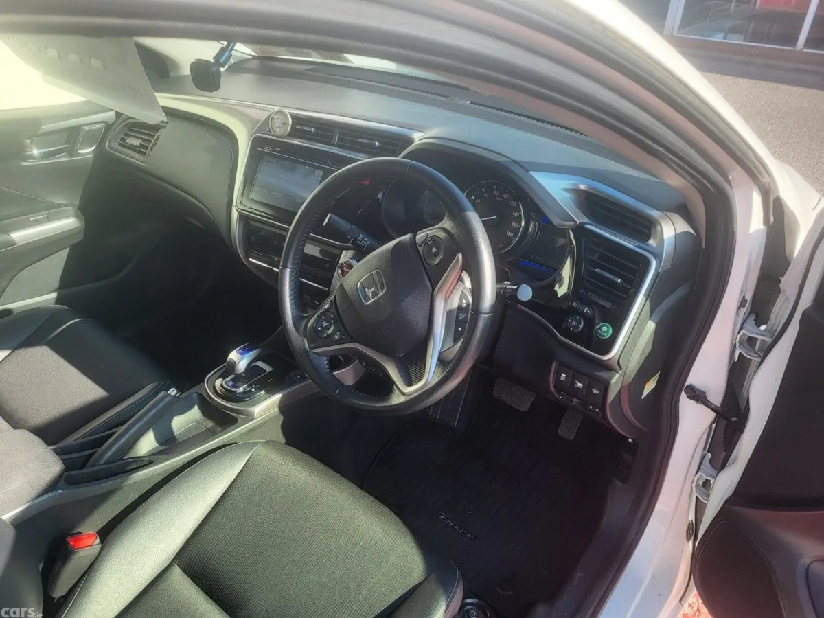 Honda Grace Saloon, Petrol Hybrid, 2016, White