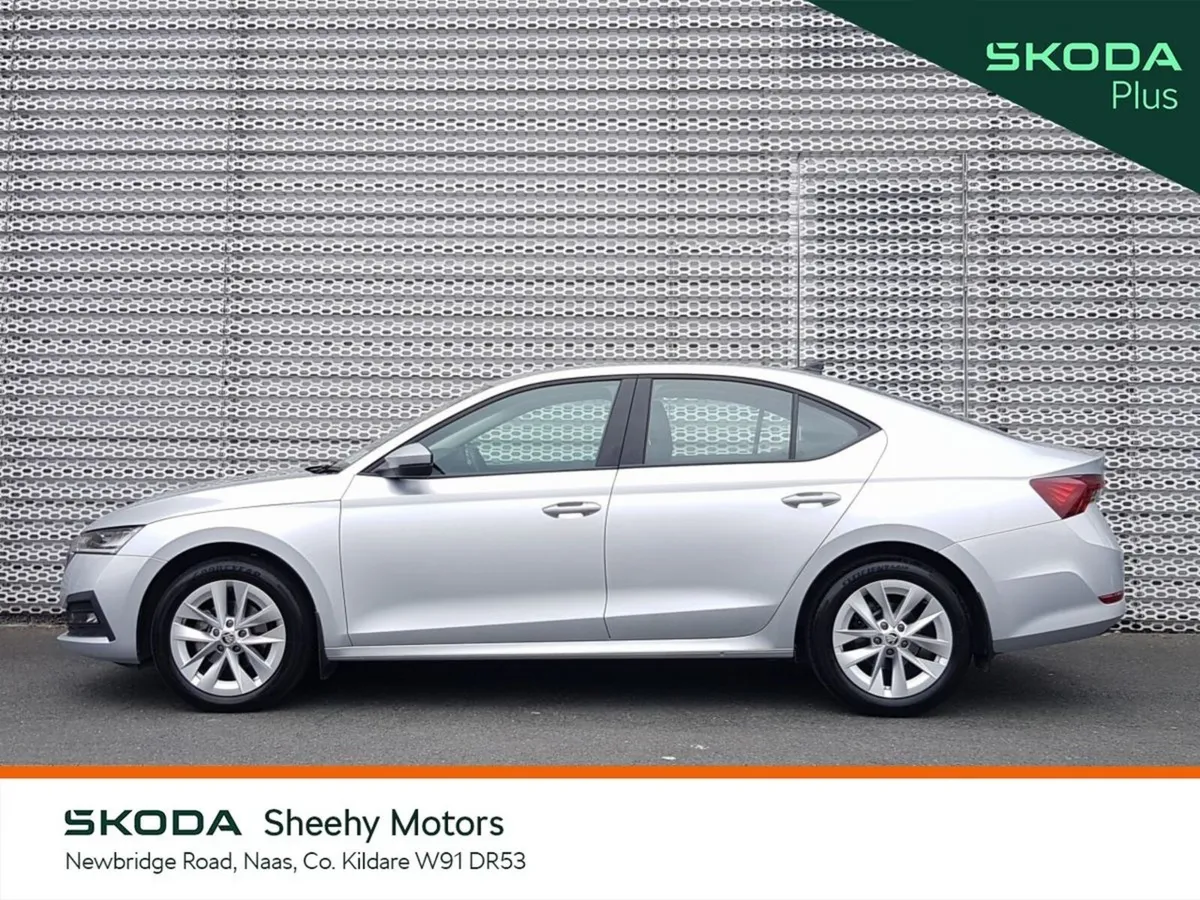 Skoda Octavia Saloon, Diesel, 2024, Grey