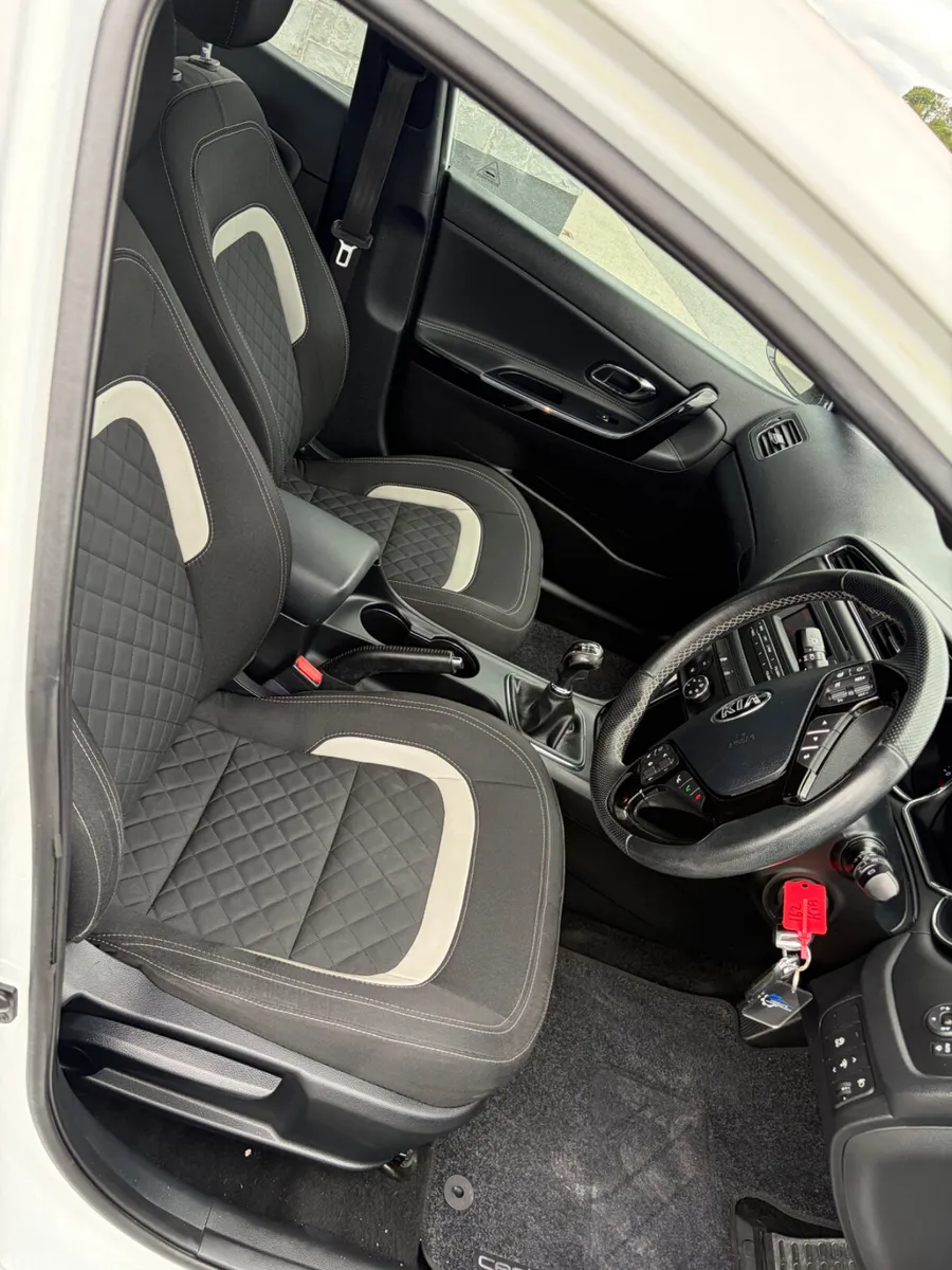 Kia Ceed Hatchback, Petrol, 2016, White