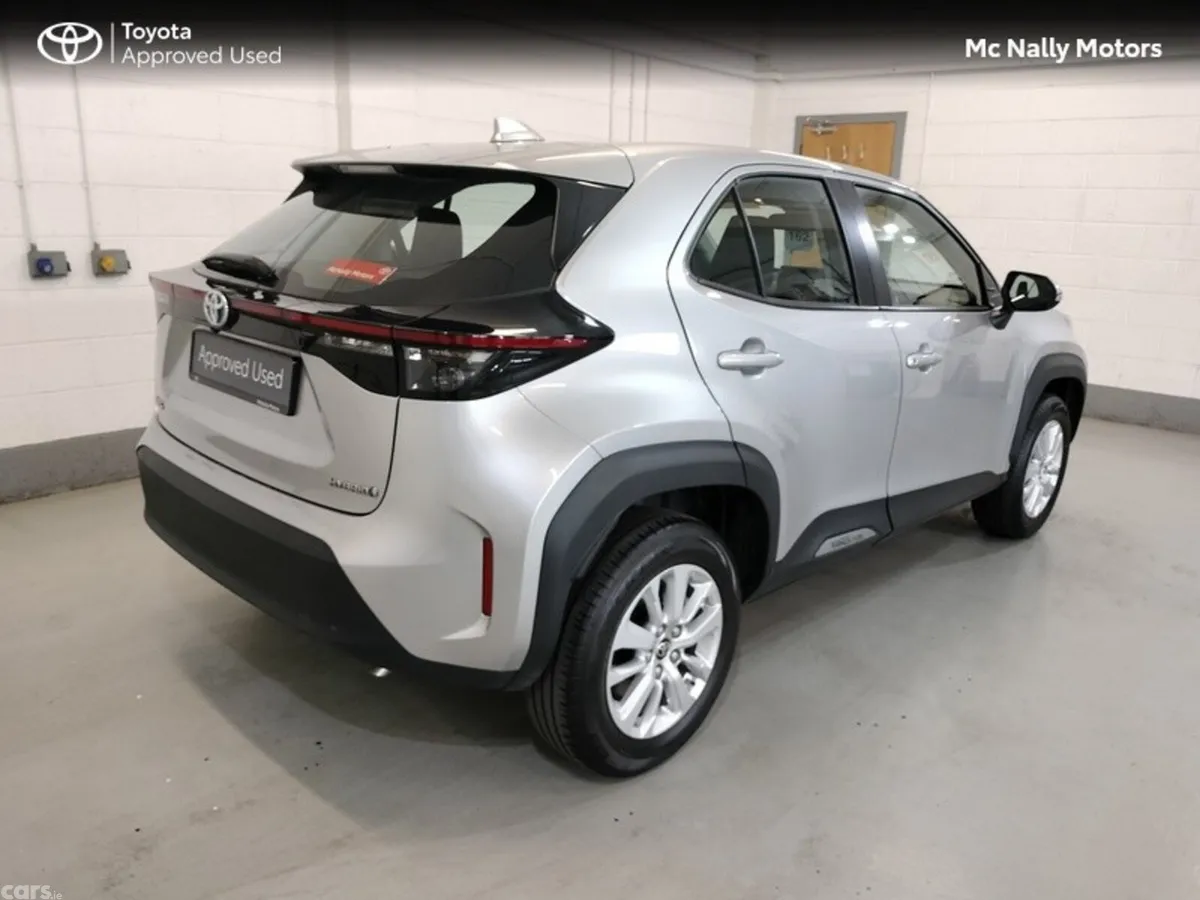 Toyota Yaris Cross Hatchback, Petrol Hybrid, 2024, Silver
