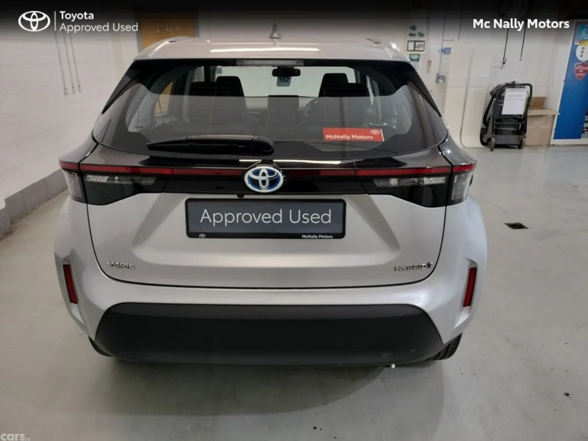 Toyota Yaris Cross Hatchback, Petrol Hybrid, 2024, Silver