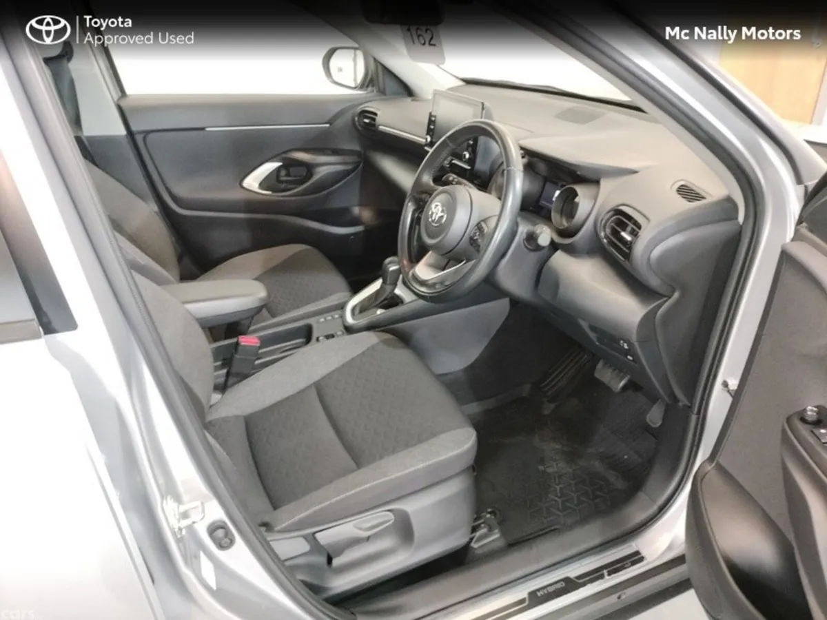 Toyota Yaris Cross Hatchback, Petrol Hybrid, 2024, Silver