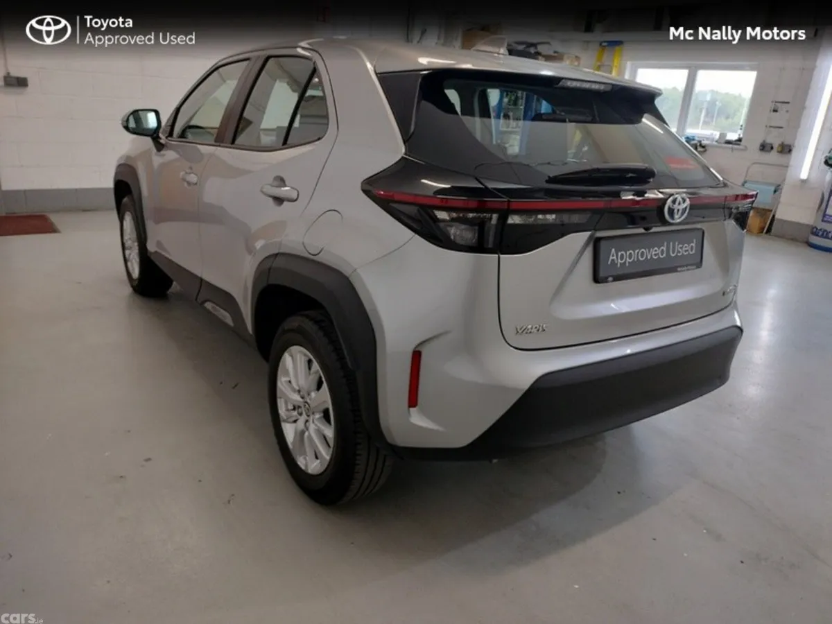 Toyota Yaris Cross Hatchback, Petrol Hybrid, 2024, Silver