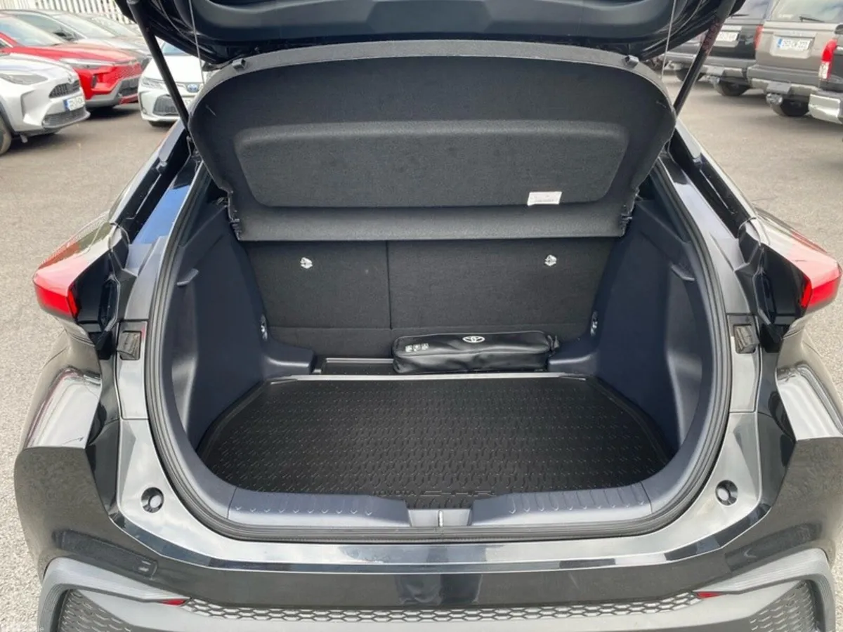 Toyota C-HR SUV, Petrol Hybrid, 2024, Black