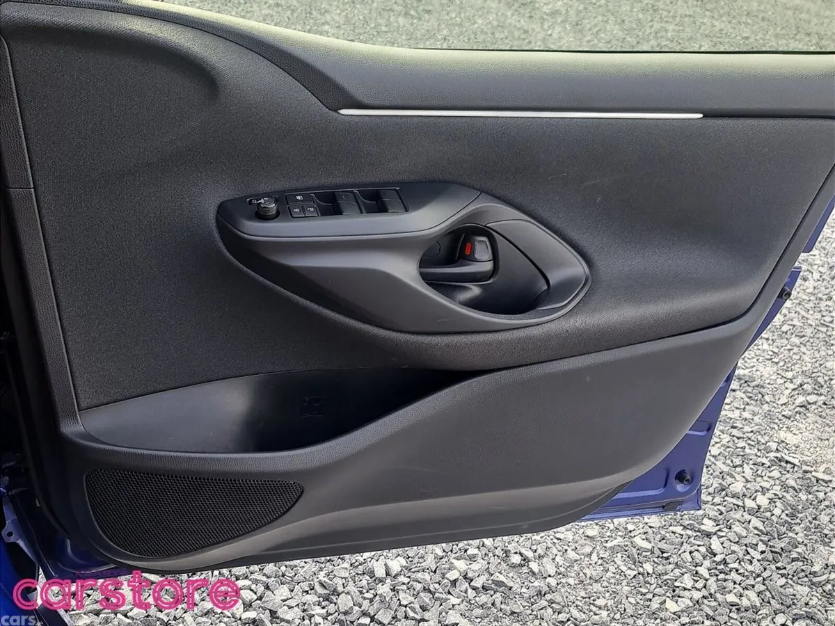 Toyota Yaris Hatchback, Petrol Hybrid, 2022, Blue