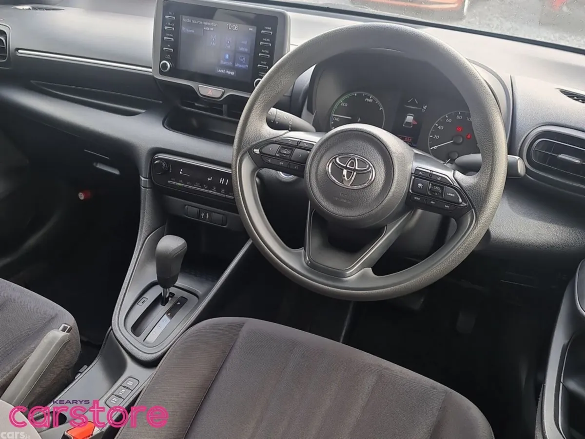 Toyota Yaris Hatchback, Petrol Hybrid, 2022, Blue
