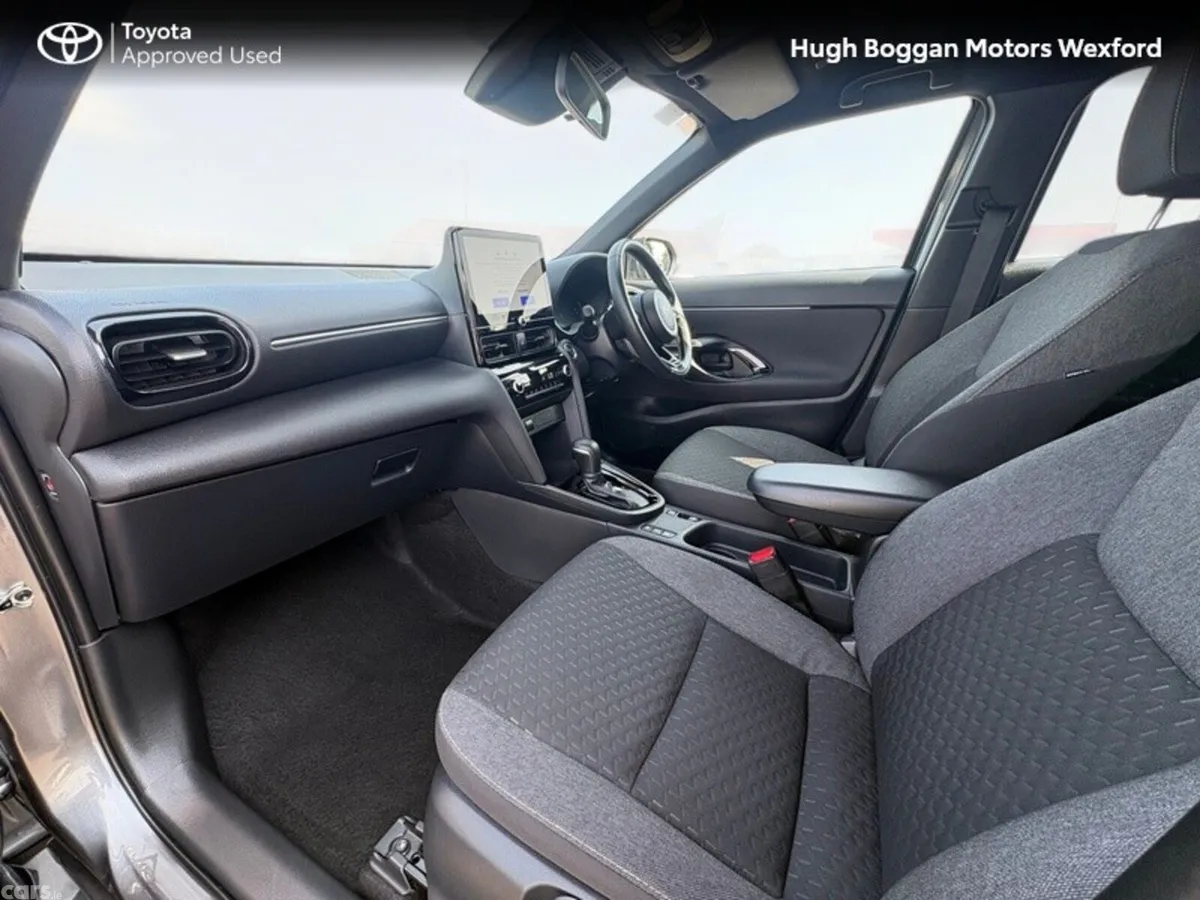 Toyota Yaris Cross Hatchback, Petrol Hybrid, 2025, Grey
