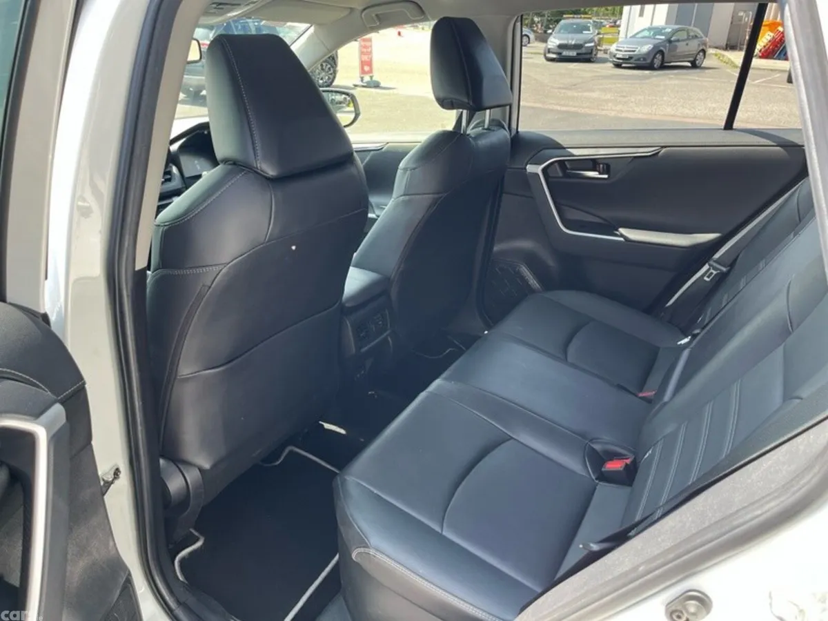Toyota RAV4 SUV, Petrol Hybrid, 2023, White