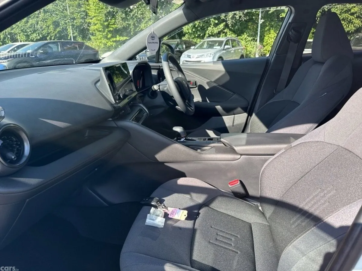 Toyota C-HR SUV, Petrol Hybrid, 2025, White