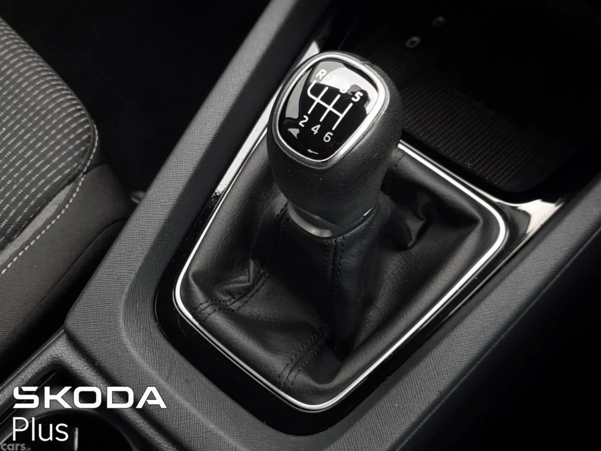 Skoda Octavia Saloon, Diesel, 2024, Black
