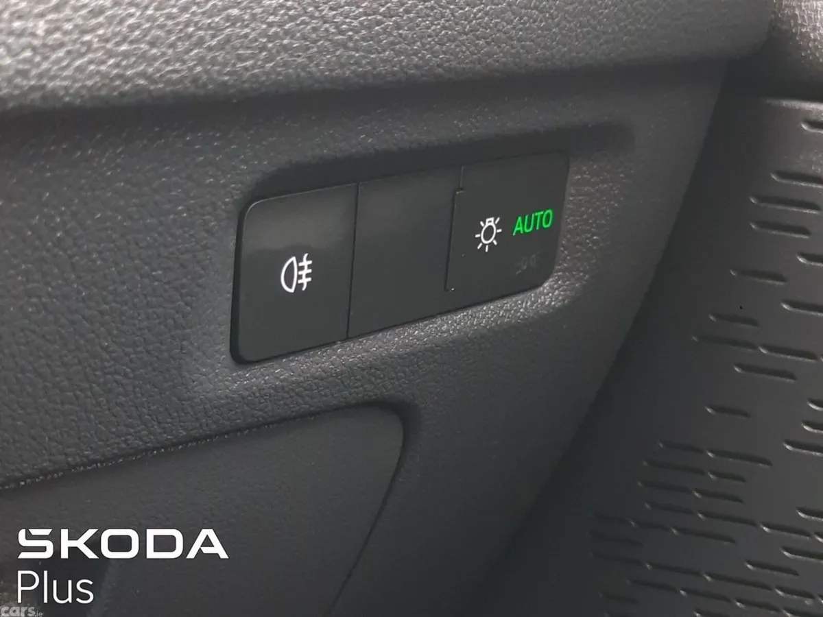 Skoda Octavia Saloon, Diesel, 2024, Black