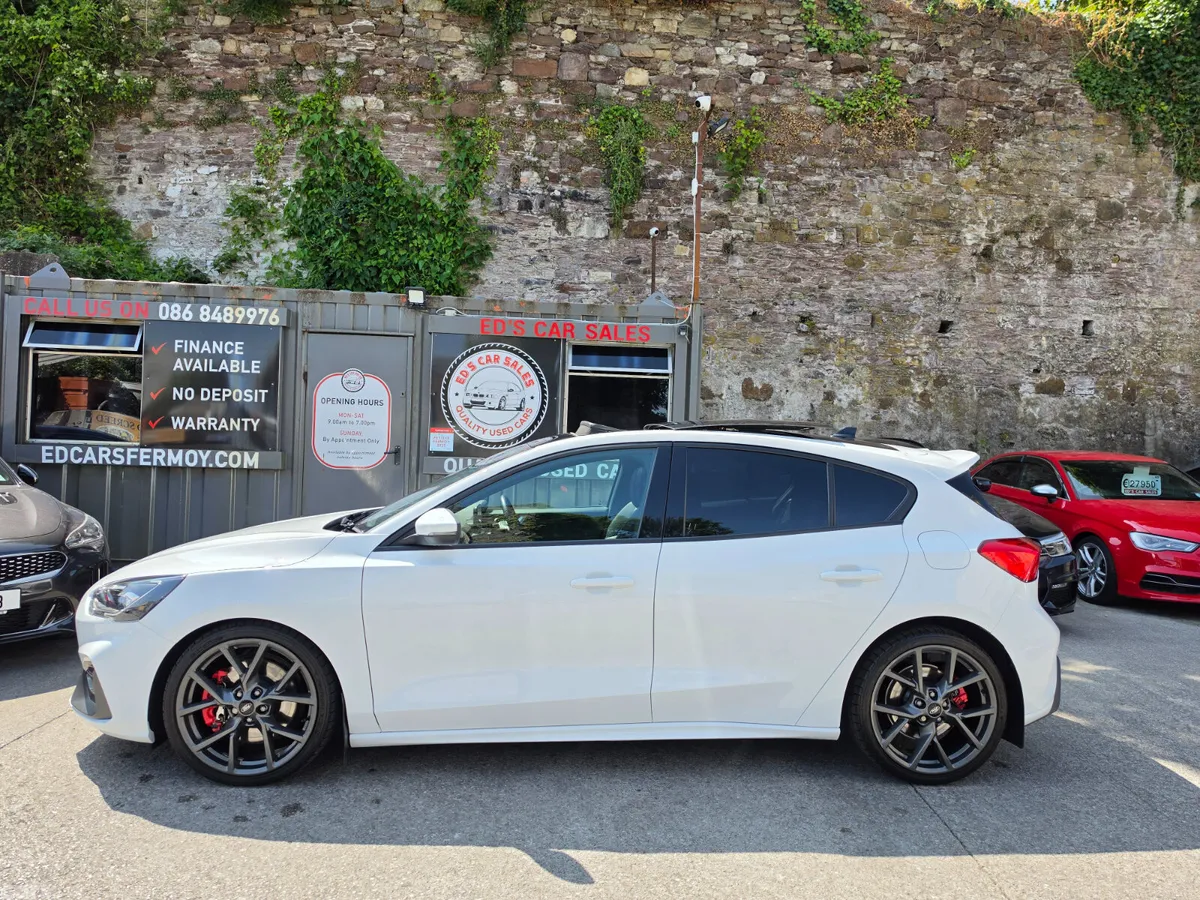 Ford Focus Hatchback, Diesel, 2022, White