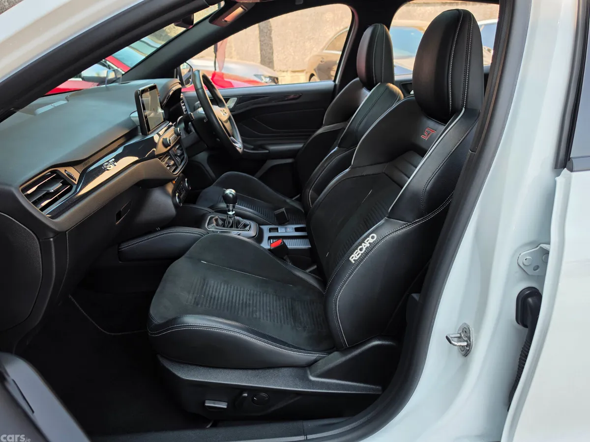 Ford Focus Hatchback, Diesel, 2022, White
