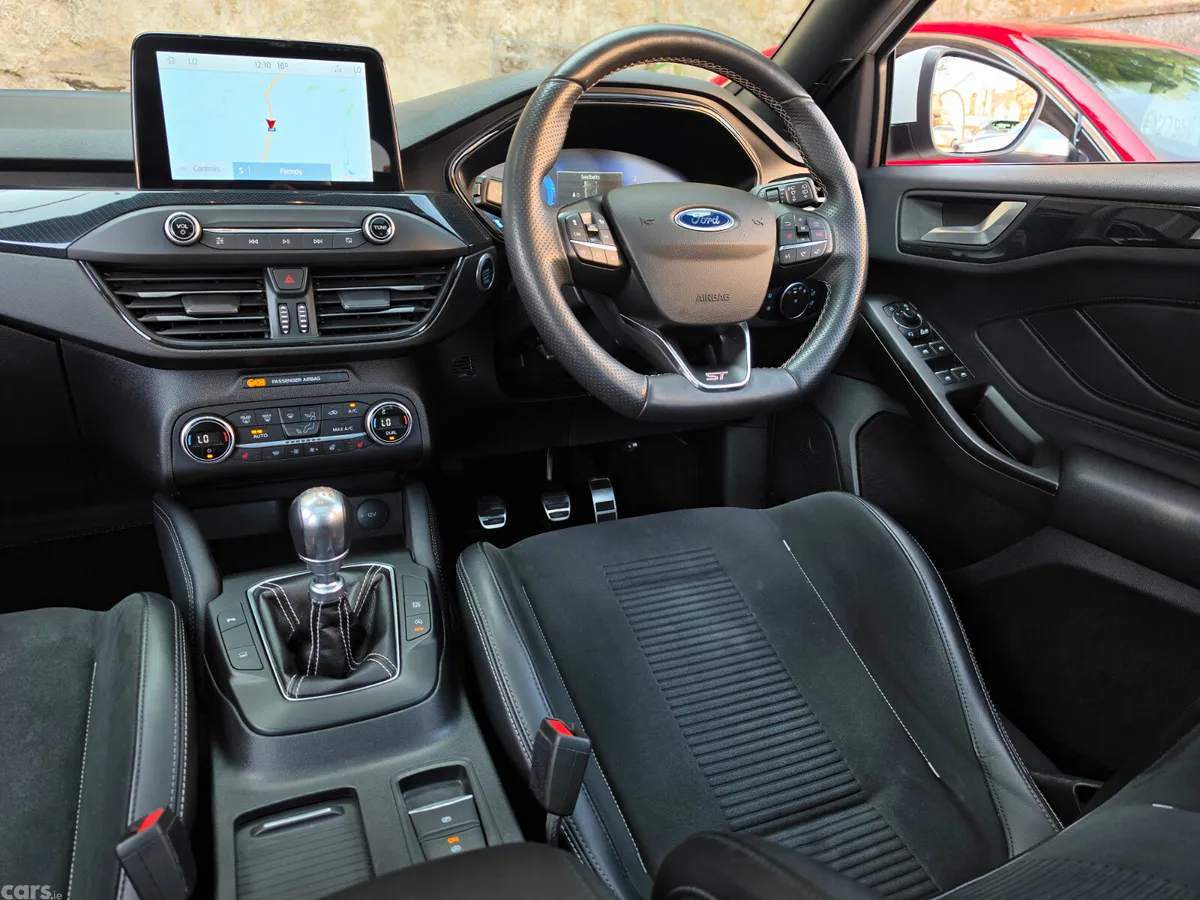 Ford Focus Hatchback, Diesel, 2022, White