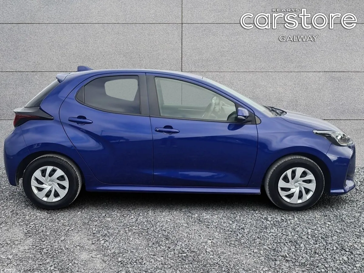 Toyota Yaris Hatchback, Petrol Hybrid, 2022, Blue