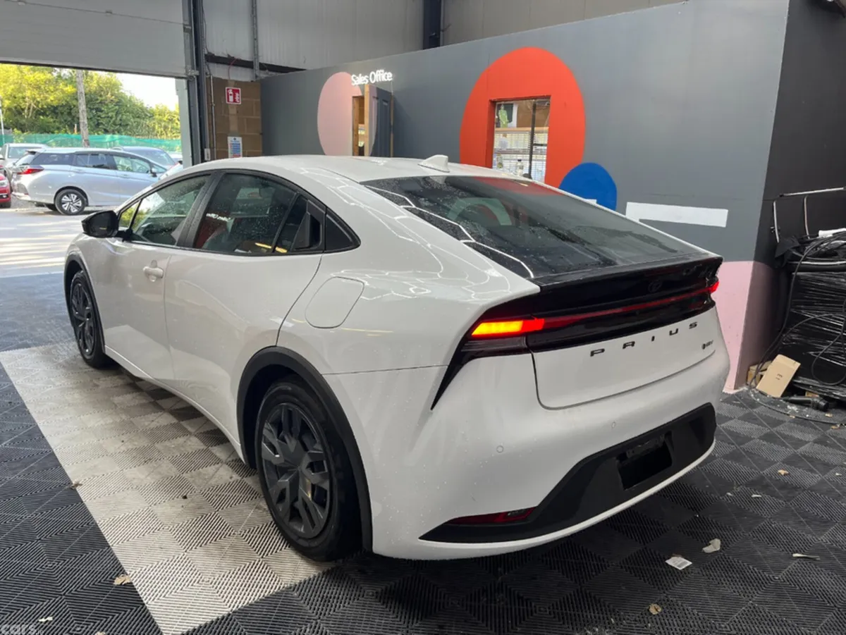 Toyota Prius Estate, Petrol, 2025, White