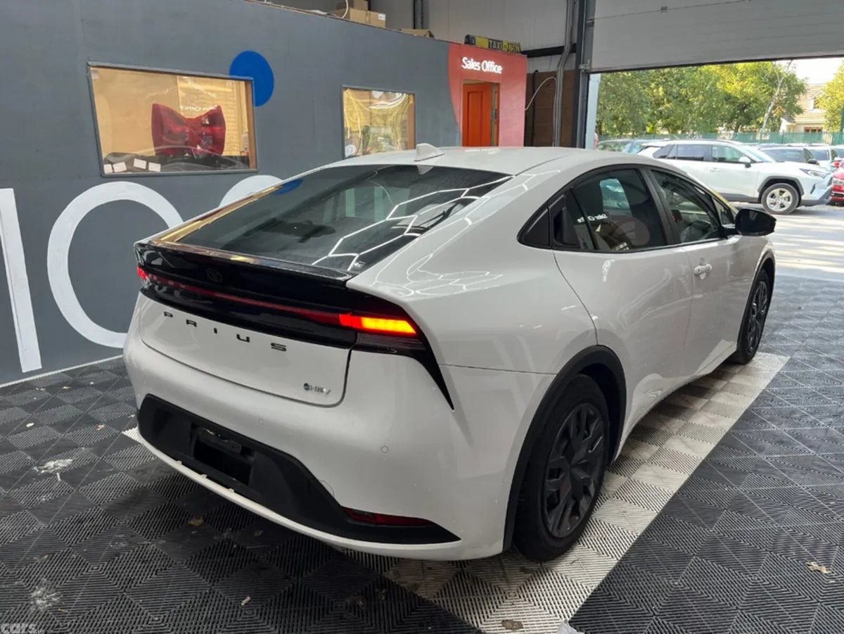 Toyota Prius Estate, Petrol, 2025, White